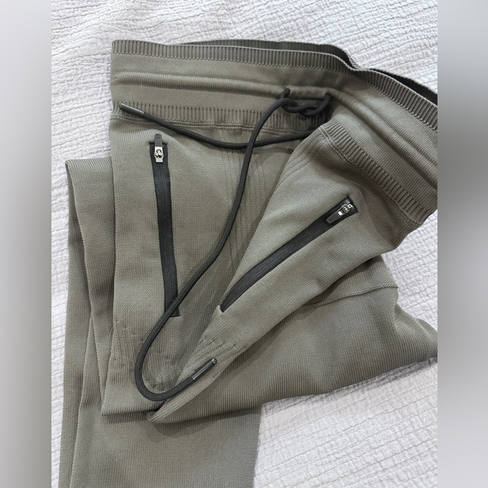 ECHT Olive Ribbed Jogger